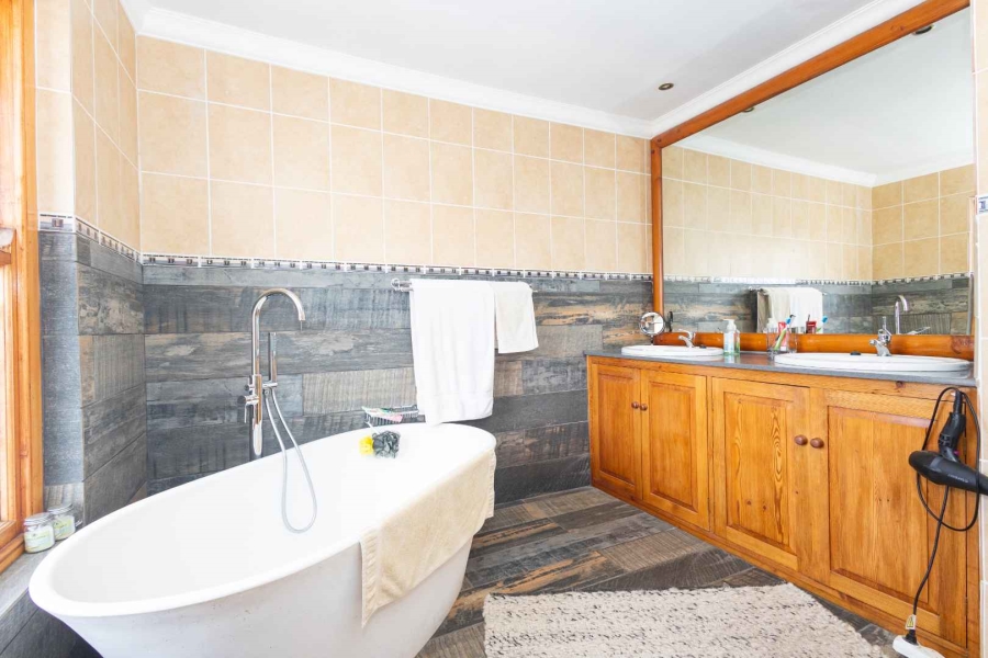4 Bedroom Property for Sale in Panorama Western Cape